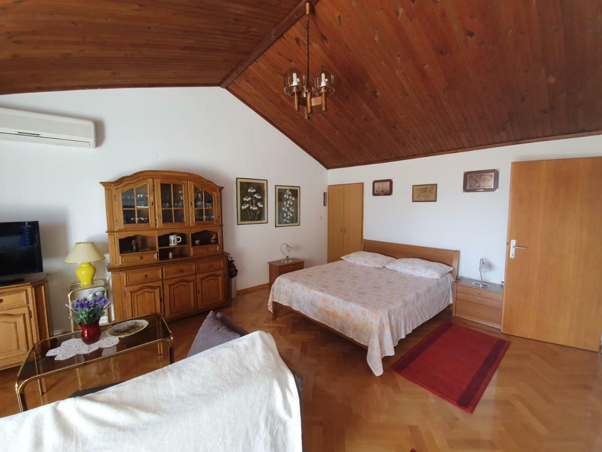 Penthouse Studio With Sea View Makarska Esterno foto